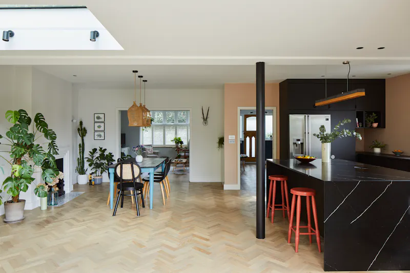 Open plan at On-trend Wandsworth house, D2469 (photo 8)