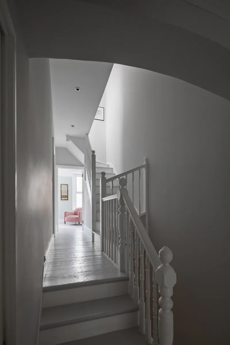 Landing at Contemporary Harlesden house, B1890 (photo 11)