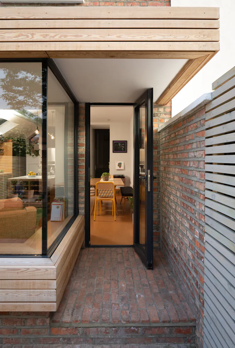 Contemporary Harlesden house, B1890 (photo 18)