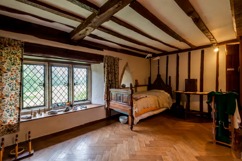 Bedroom at Hailsham Elizabethan priory, M340 (photo 18)