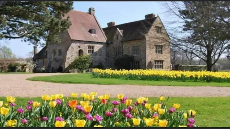 Driveway at Hailsham Elizabethan priory, M340 (photo 25)