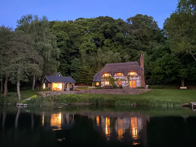 Riverside cottage in New Forest, M349 (photo 12)