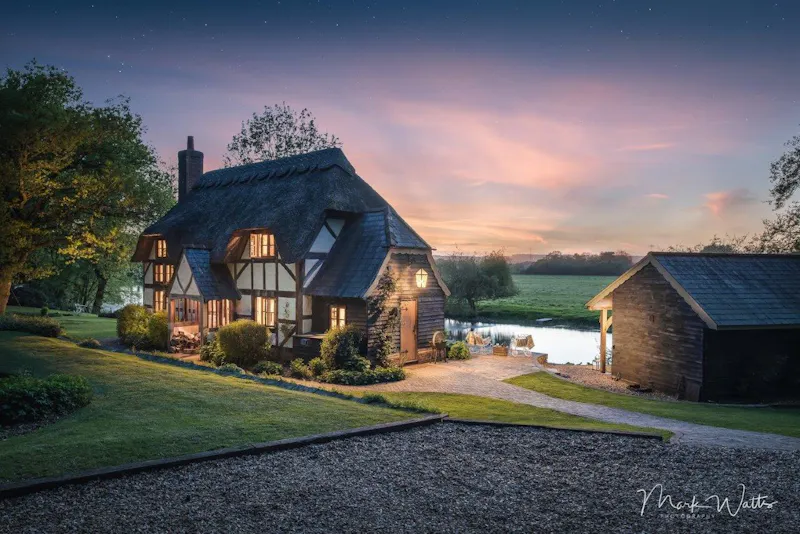 Riverside cottage in New Forest, M349 (photo 15)