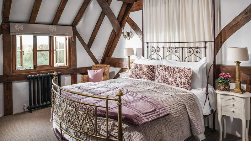 Beams at Riverside cottage in New Forest, M349 (photo 4)