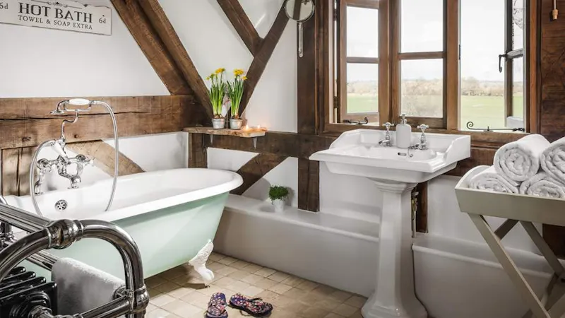 Bathroom at Riverside cottage in New Forest, M349 (photo 8)