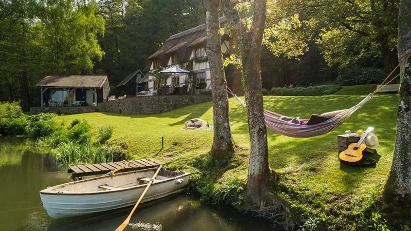 Lake at Riverside cottage in New Forest, M349 (photo 11)