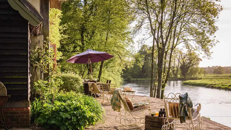 Terrace/Patio at Riverside cottage in New Forest, M349 (photo 9)