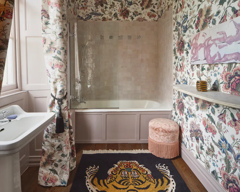 Bathroom at Cornish castle and gardens, G307 (photo 21)