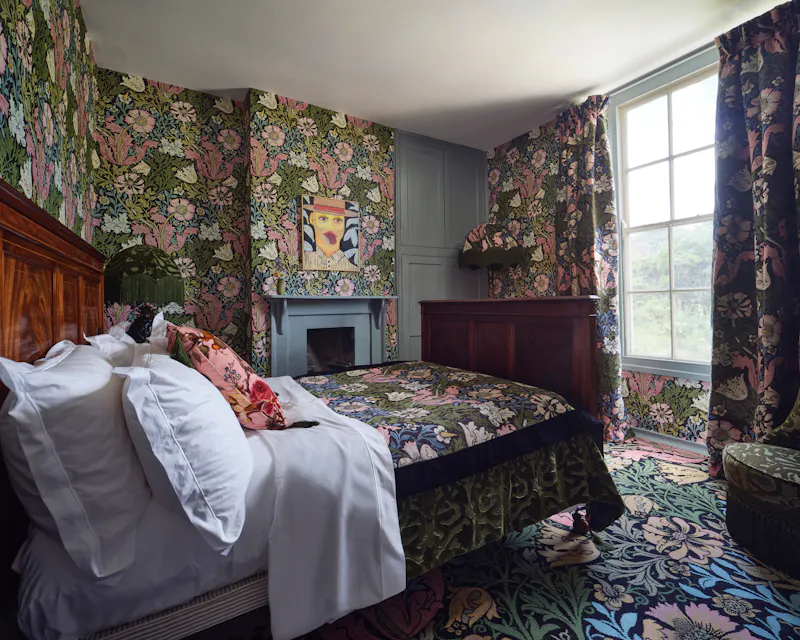 Bedroom at Cornish castle and gardens, G307 (photo 26)