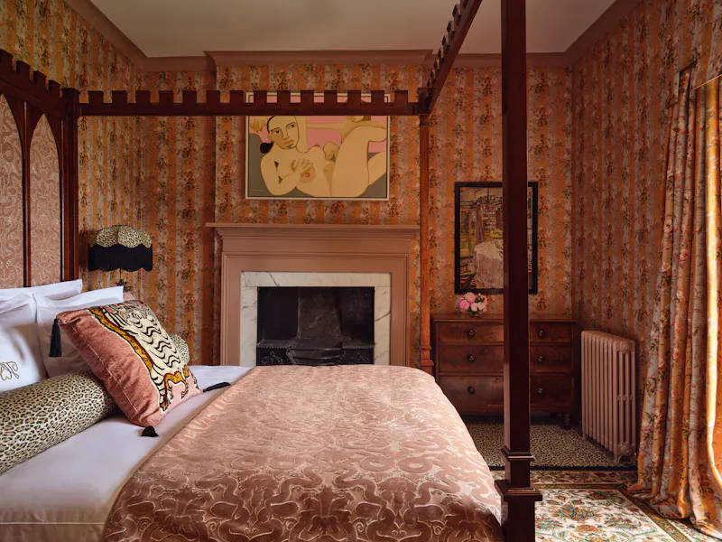 Bedroom at Cornish castle and gardens, G307 (photo 42)