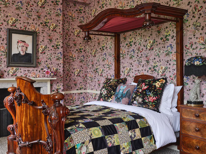 Bedroom at Cornish castle and gardens, G307 (photo 43)