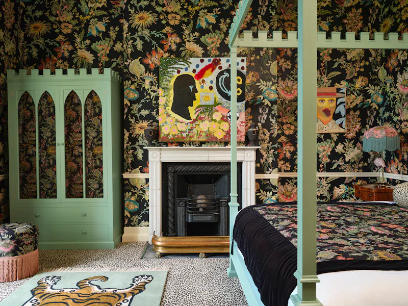 Bedroom at Cornish castle and gardens, G307 (photo 41)