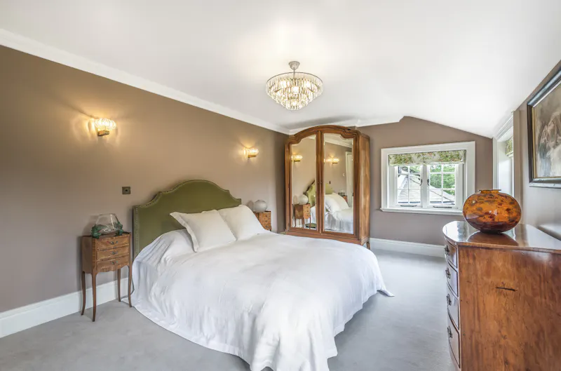 Bedroom at Luxurious Berkhamsted mansion, A1533 (photo 24)