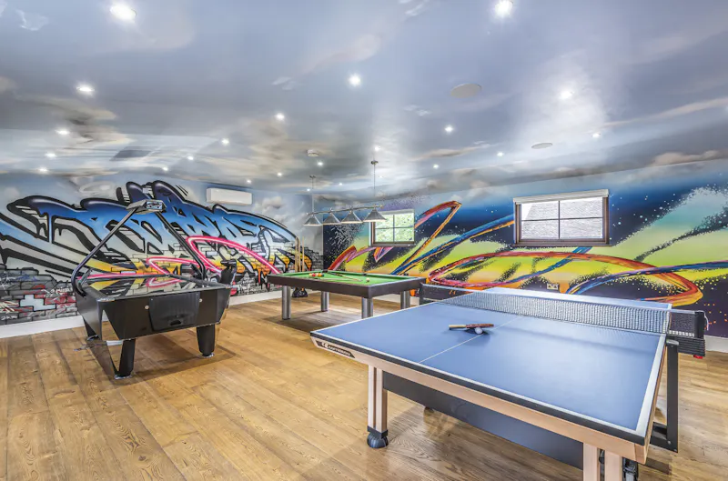 Games room at Luxurious Berkhamsted mansion, A1533 (photo 32)
