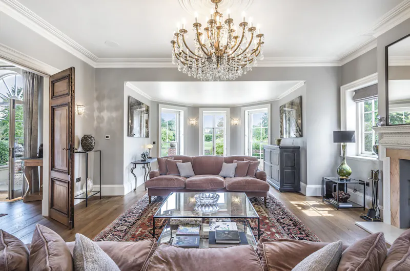 Drawing room at Luxurious Berkhamsted mansion, A1533 (photo 8)