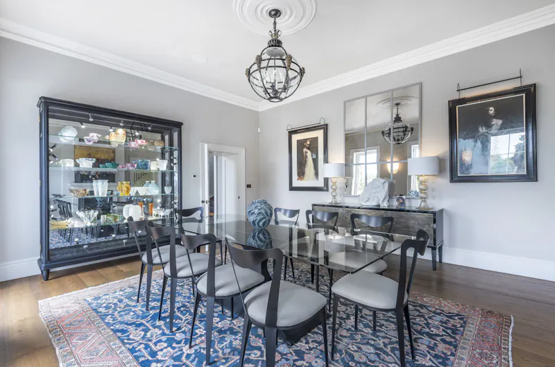 Dining room at Luxurious Berkhamsted mansion, A1533 (photo 17)