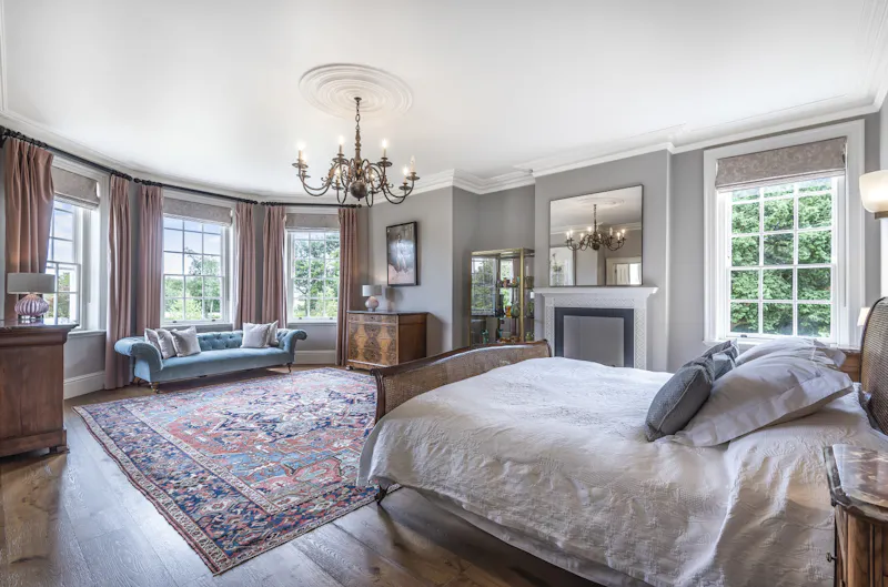 Bedroom at Luxurious Berkhamsted mansion, A1533 (photo 20)
