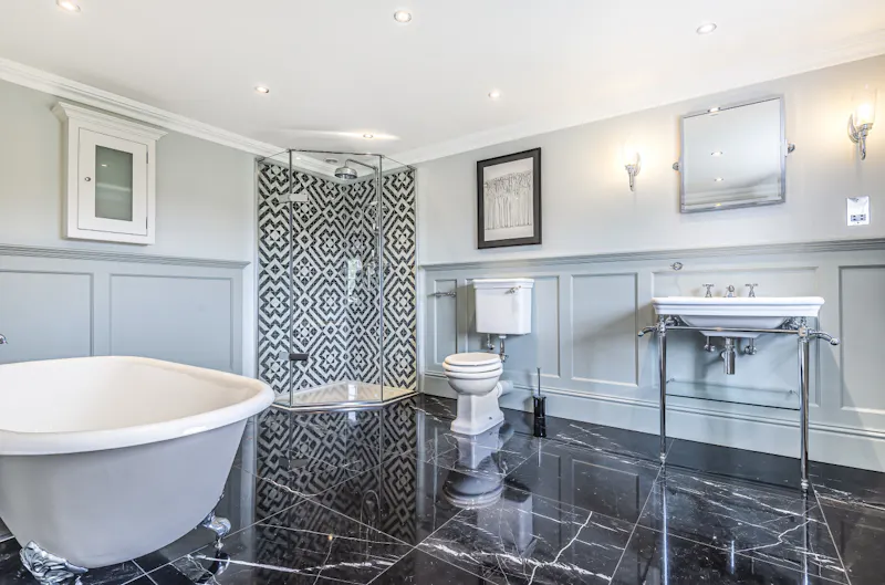 Bathroom at Luxurious Berkhamsted mansion, A1533 (photo 29)