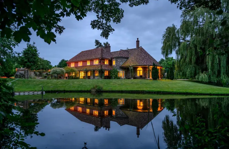 Gothic country house Norfolk, G99 (photo 1)