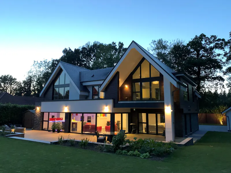 Stylish modern Alton house, D2381 (photo 28)
