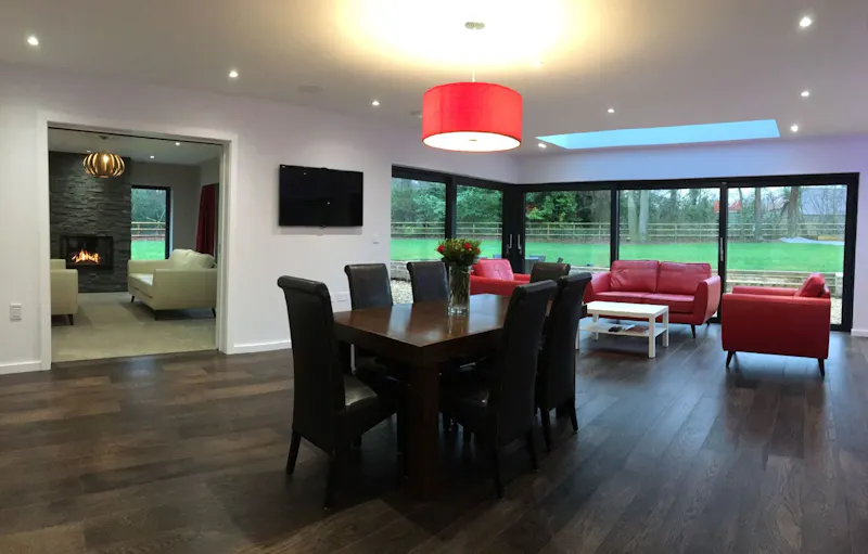 Dining room at Stylish modern Alton house, D2381 (photo 7)