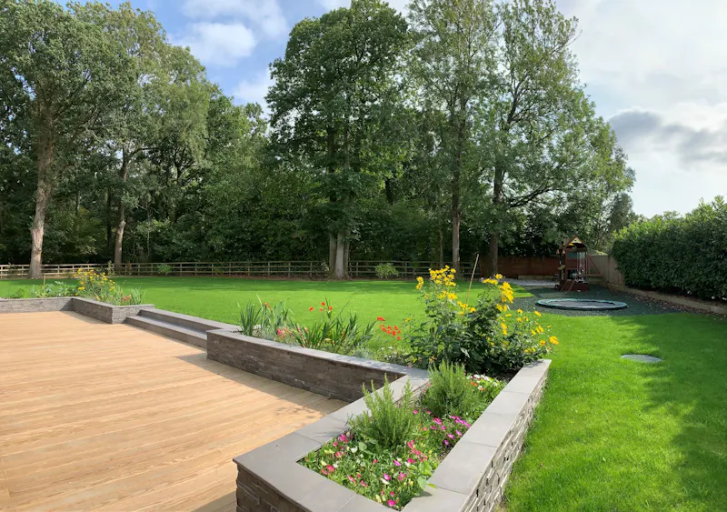 Garden at Stylish modern Alton house, D2381 (photo 23)