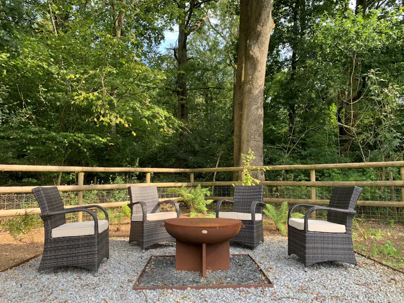 Terrace/Patio at Stylish modern Alton house, D2381 (photo 22)