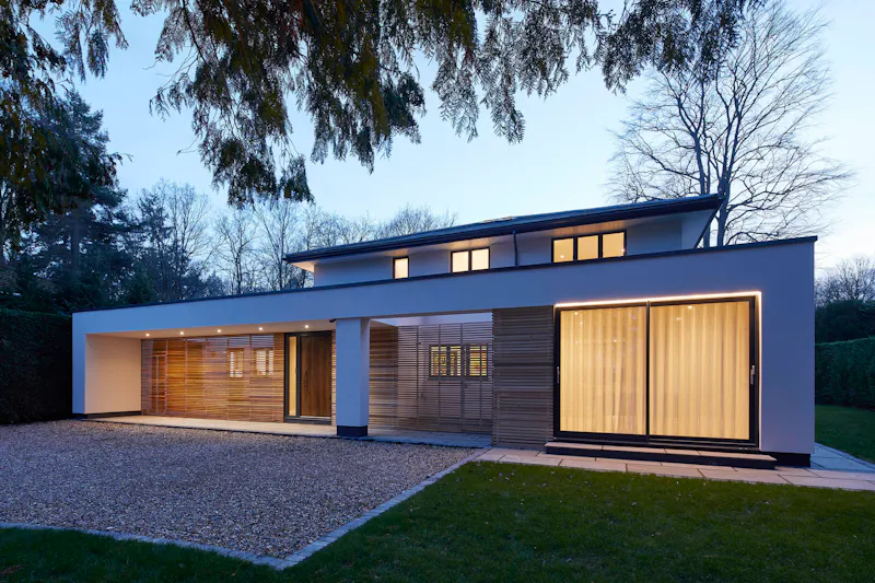Driveway at Contemporary Sunningdale house, K461 (photo 1)