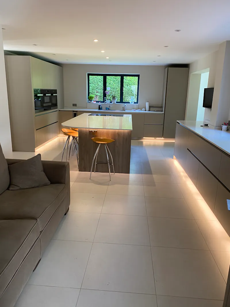 Contemporary Sunningdale house, K461 (photo 6)