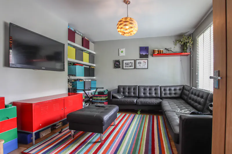 Living Room at Retro-feel Standon house, D2473 (photo 7)