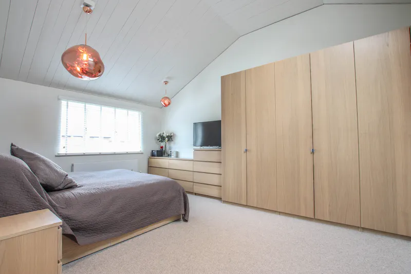 Bedroom at Retro-feel Standon house, D2473 (photo 9)
