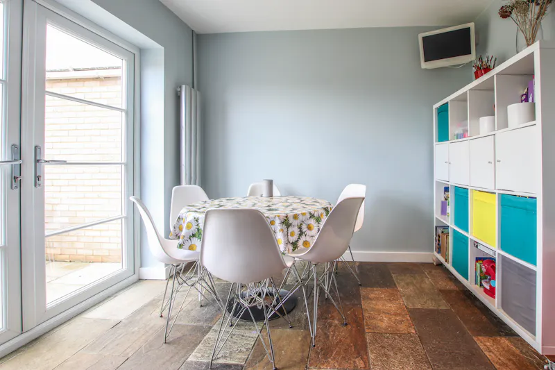 Dining room at Retro-feel Standon house, D2473 (photo 5)