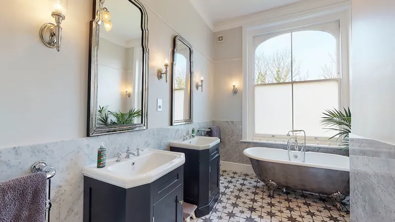 Bath - rolltop at Versatile Sydenham house, B1893 (photo 22)