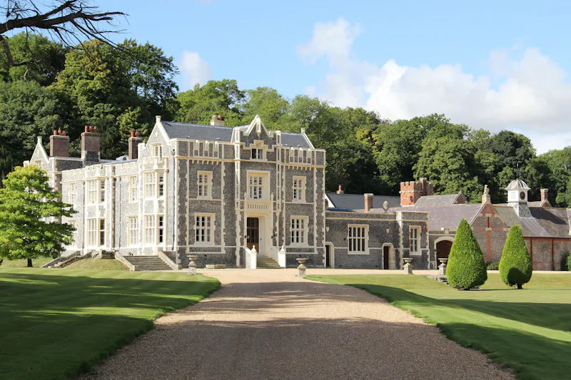 Driveway at Historic Folkington Stately , G61 (photo 2)