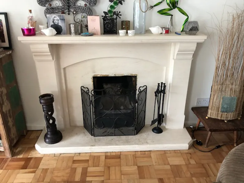 Fireplace at Bungalow in Shoreham-by-Sea, D2578 (photo 16)