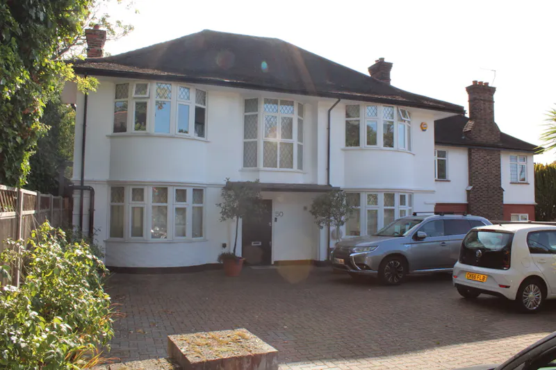 Driveway at Streatham Family House, D2471 (photo 1)