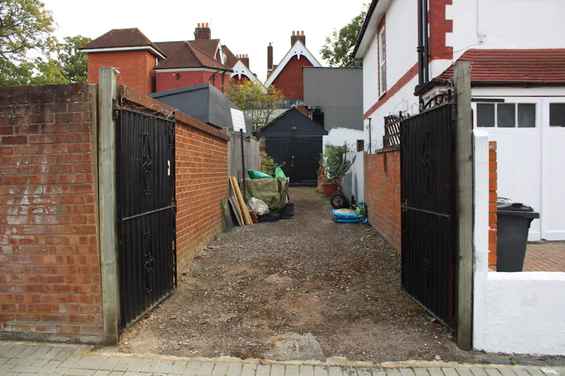 Gate at Streatham Family House, D2471 (photo 23)