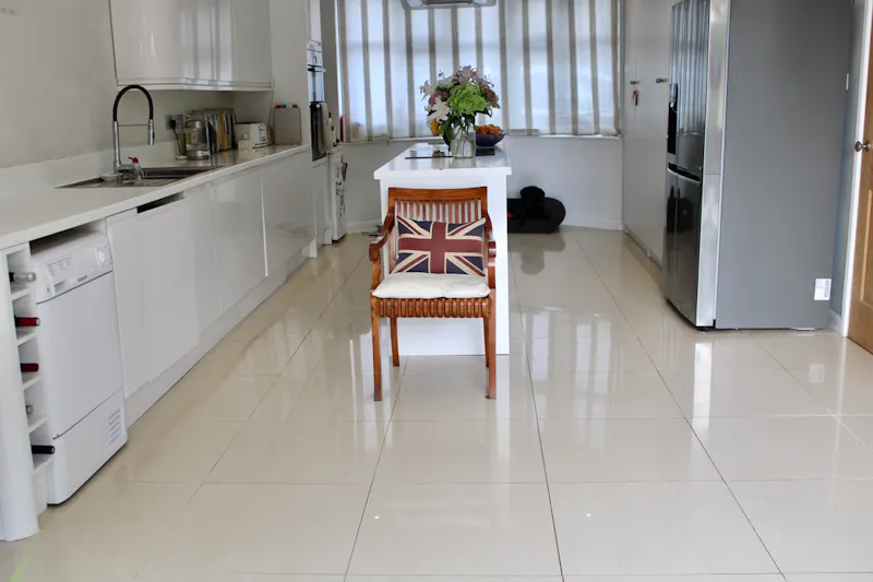 Floor - tiled at Streatham Family House, D2471 (photo 4)
