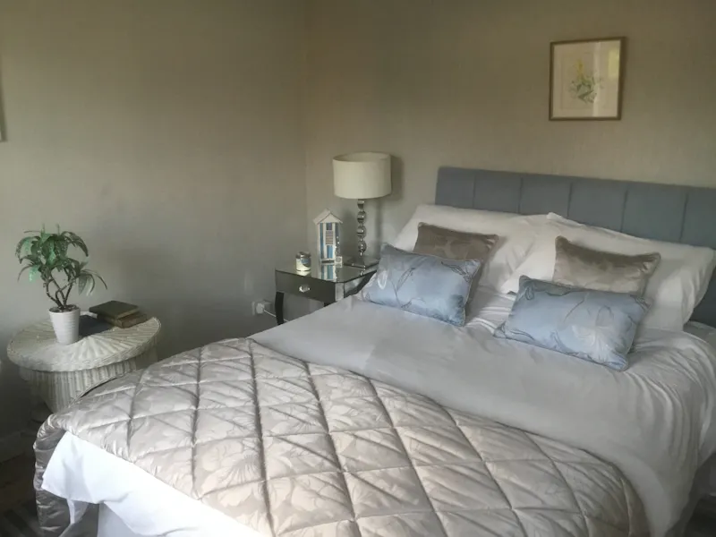 Bedroom at Leatherhead Georgian house, A1535 (photo 16)