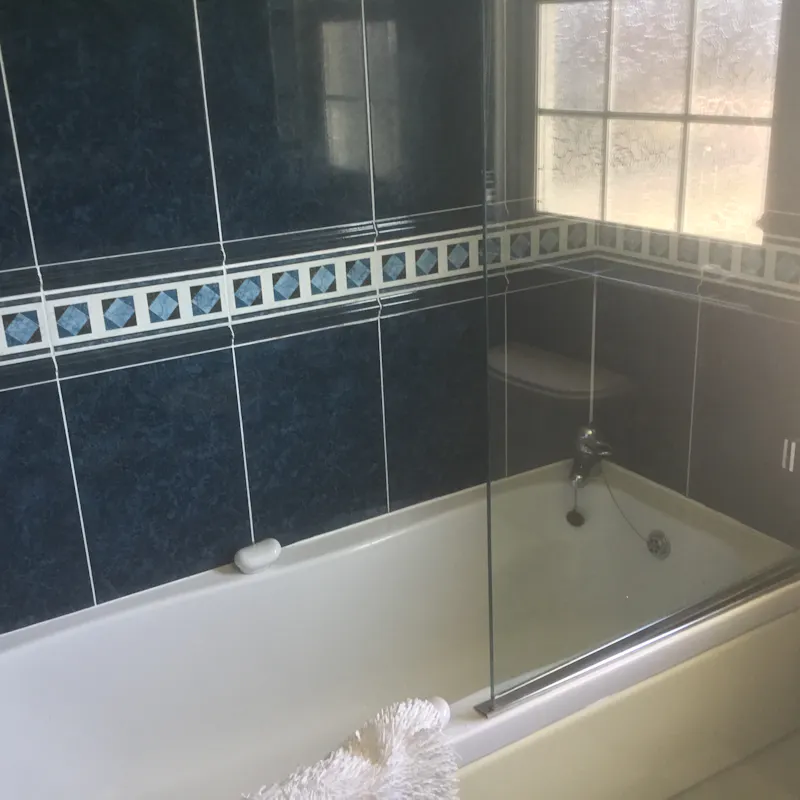 Bathroom at Leatherhead Georgian house, A1535 (photo 21)