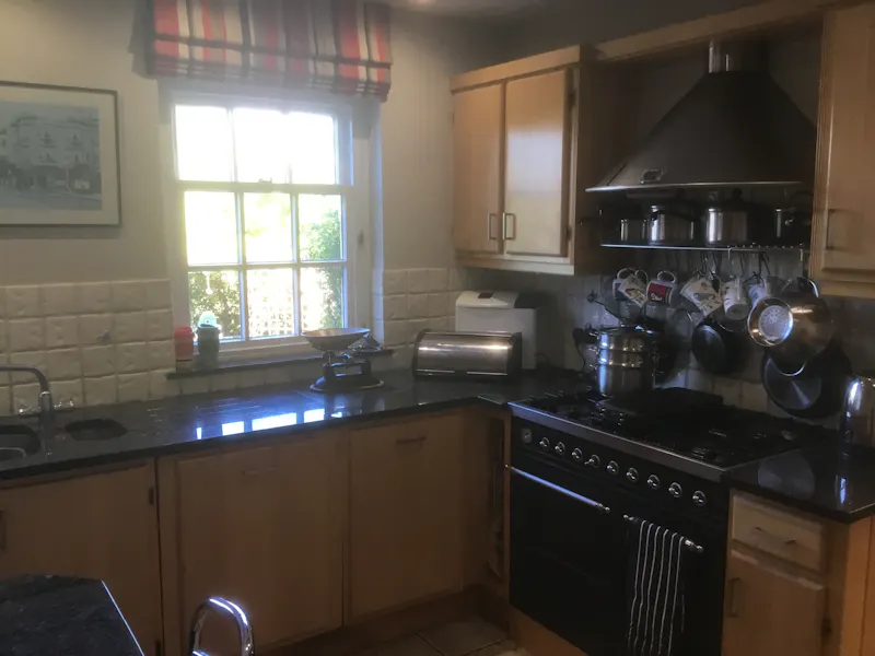 Kitchen at Leatherhead Georgian house, A1535 (photo 9)