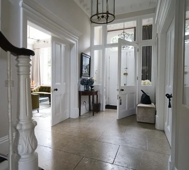 Entrance hall at Smart Clapham family house, B1894 (photo 4)