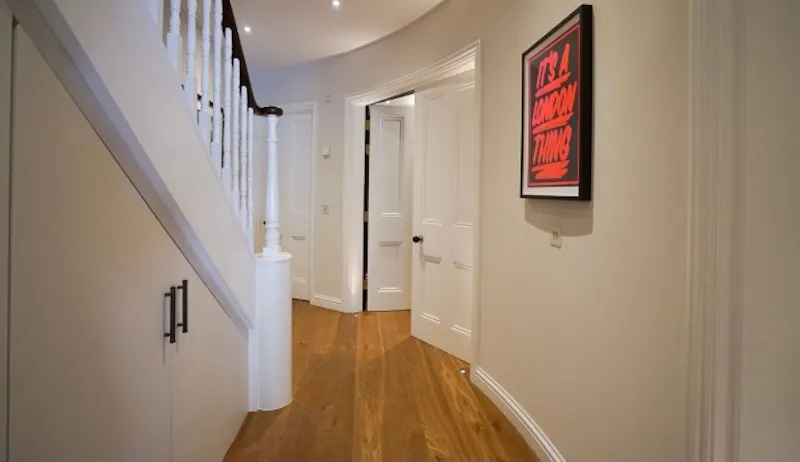 Smart Clapham family house, B1894 (photo 6)
