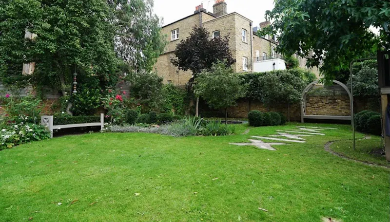 Smart Clapham family house, B1894 (photo 69)
