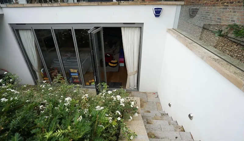 Smart Clapham family house, B1894 (photo 62)