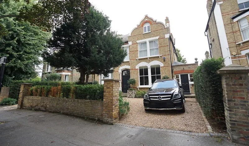 Driveway at Smart Clapham family house, B1894 (photo 2)