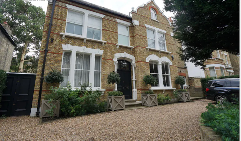 Smart Clapham family house, B1894 (photo 1)