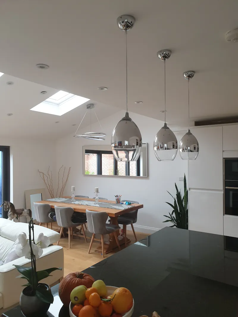 Dining room at Watford family house, D2472 (photo 3)