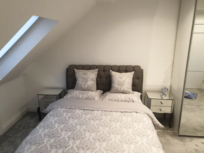 Bedroom at Watford family house, D2472 (photo 10)