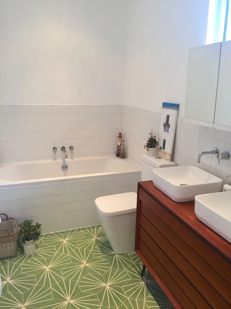 Bath at Stylish Bromley Victorian house, B1896 (photo 17)
